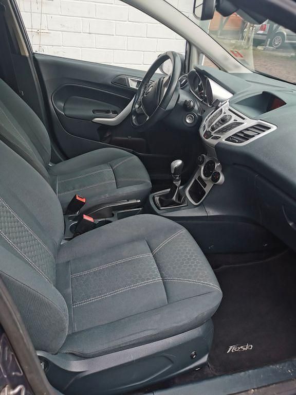 Gebraucht Ford Fiesta Trend 95 PS (69 kW) 2011 Grau Kleinwagen