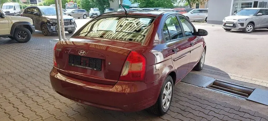 Gebraucht Hyundai Accent 97 PS (71 kW) 2007 Rot Limousine