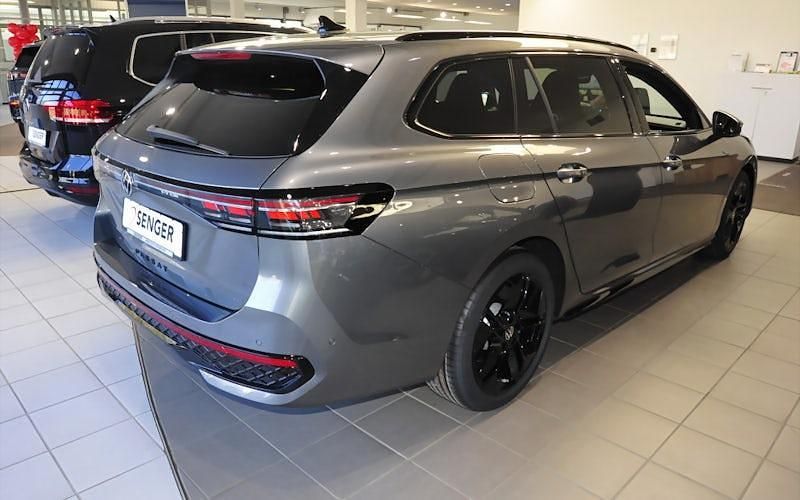 Gebraucht VW Passat R-line 150 PS (110 kW) 2025 Grau Kombi