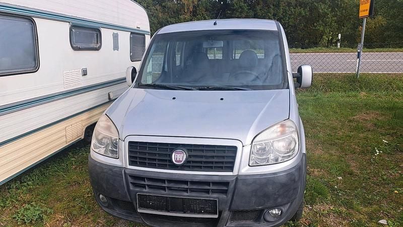 Silber Gebraucht 2009 Fiat Doblò Van / Kleinbus | 1.150 € (Superpreis) - Bild 1/4