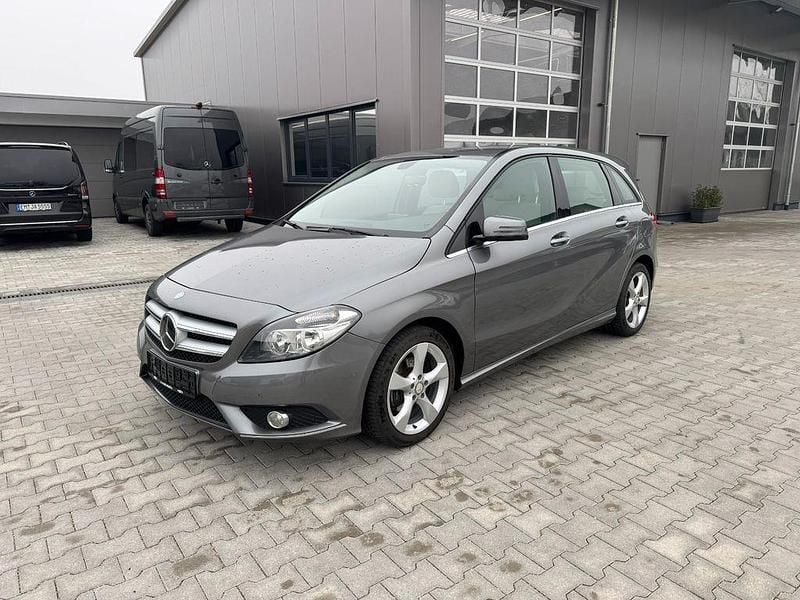 Grau Gebraucht 2012 Mercedes B180 Van / Kleinbus | 8.500 € (Fairer Preis) - Bild 1/4
