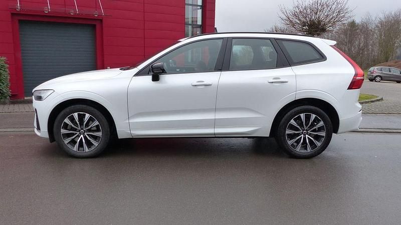 Gebraucht Volvo XC60 Plus 197 PS (144 kW) 2023 Crystal white SUV