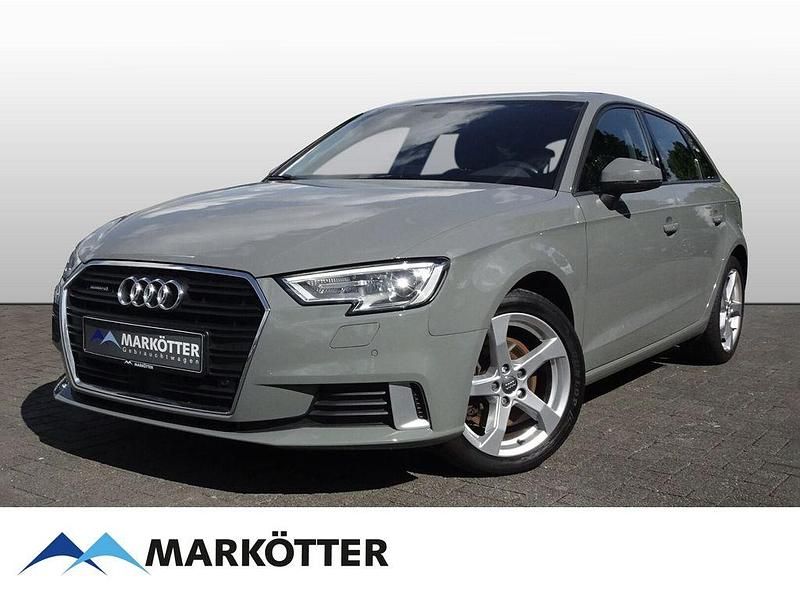 Grau Gebraucht 2019 Audi A3 Sportback Sport Limousine | 18.990 € (Fairer Preis) - Bild 1/4