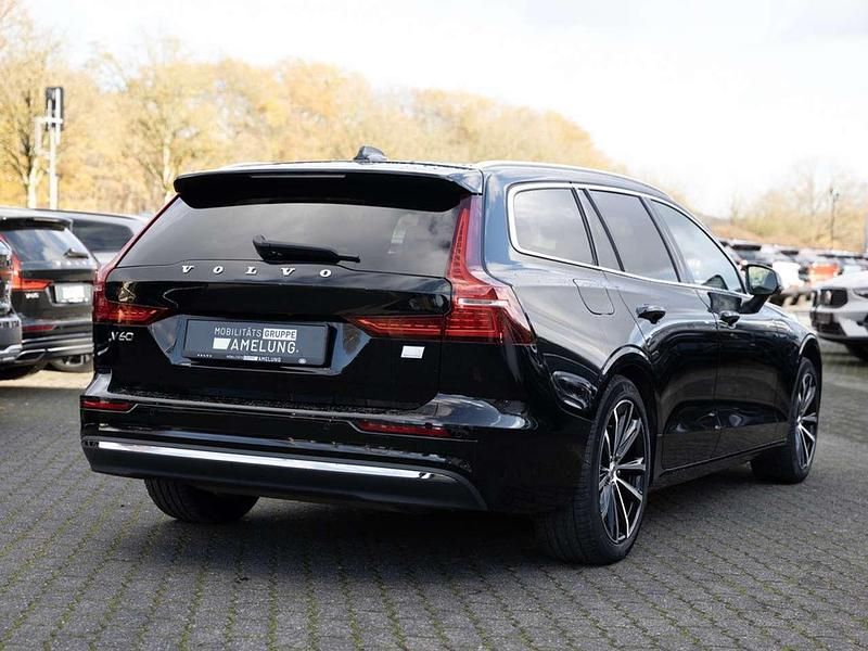 Gebraucht Volvo V60 Core 398 PS (292 kW) 2022 Schwarz Kombi