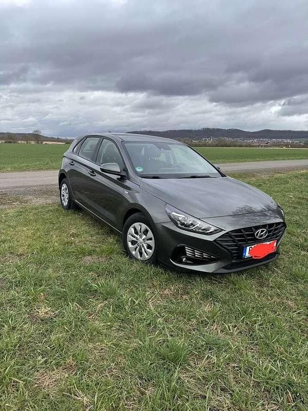 Gebraucht Hyundai i30 Select 120 PS (88 kW) 2022 Grau Kleinwagen
