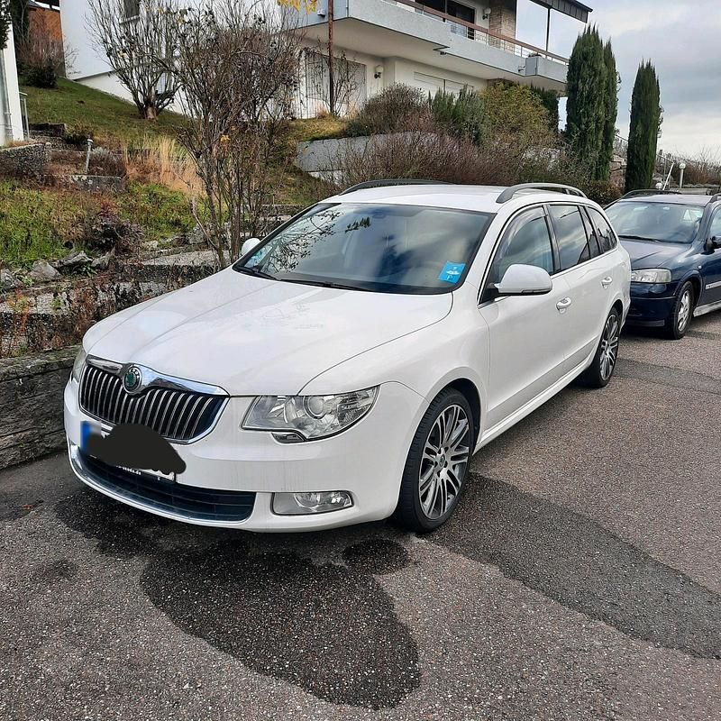 Gebraucht Skoda Superb 160 PS (117 kW) 2013 Weiß Kombi