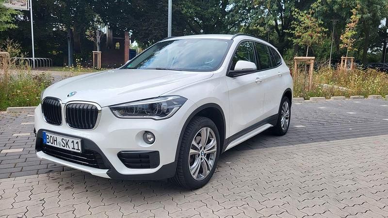 Weiß Gebraucht 2019 BMW X1 Sport Line SUV | 20.550 € (Guter Preis) - Bild 1/4