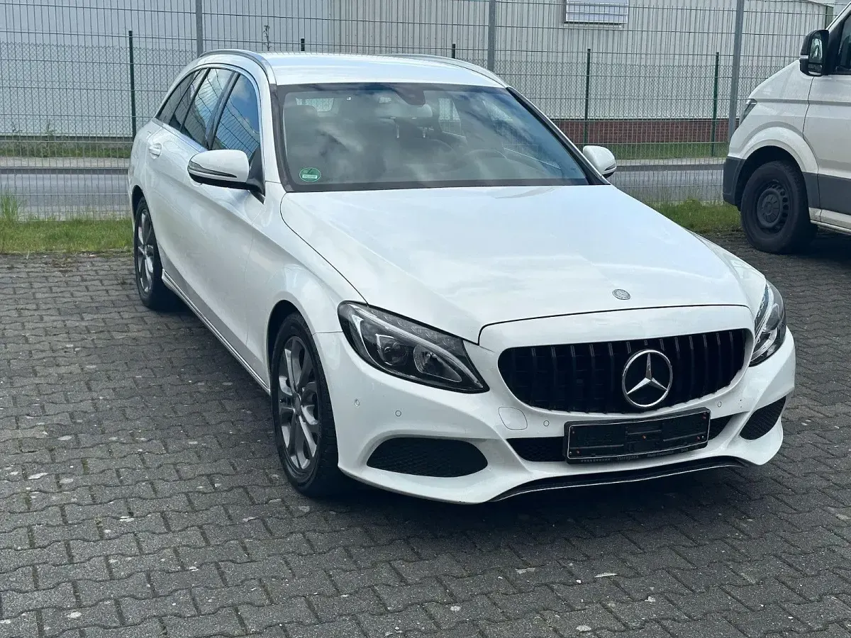 Gebraucht Mercedes C200 Avantgarde 136 PS (100 kW) 2016 Weiß Kombi