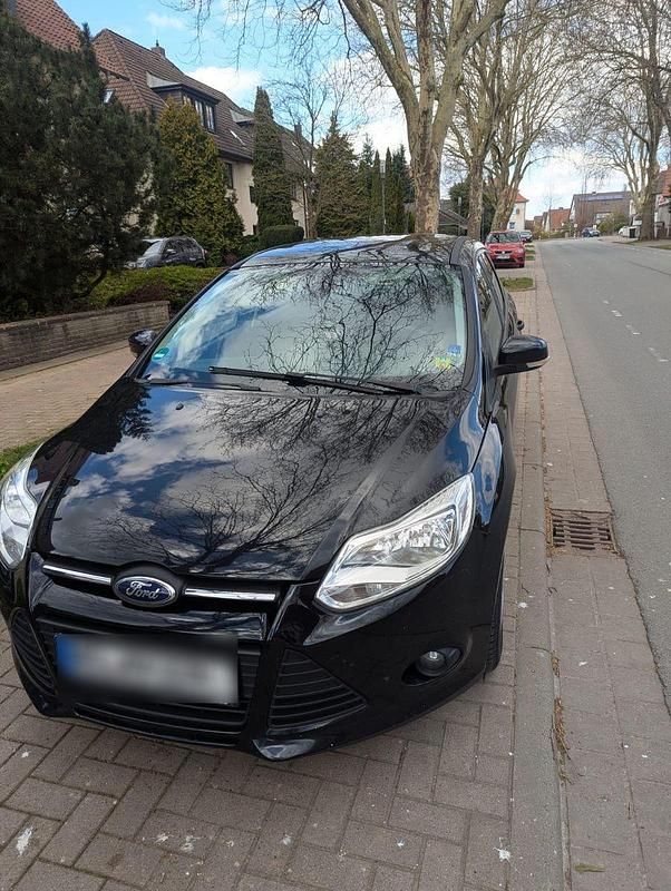 Gebraucht Ford Focus Trend 116 PS (85 kW) 2014 Schwarz Kombi