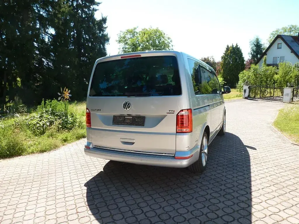 Gebraucht VW Multivan Highline 150 PS (110 kW) 2017 Grau Van / Kleinbus