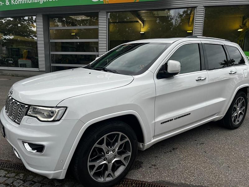 Weiß Gebraucht 2020 Jeep Grand Cherokee Overland SUV | 37.000 € - Bild 1/4