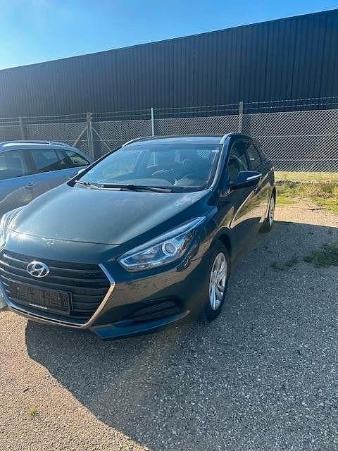 Grau Gebraucht 2016 Hyundai i40 Trend Limousine | 5.590 € (Fairer Preis) - Bild 1/4