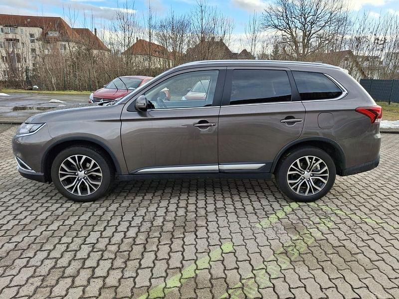Gebraucht Mitsubishi Outlander Edition 150 PS (110 kW) 2017 Braun SUV
