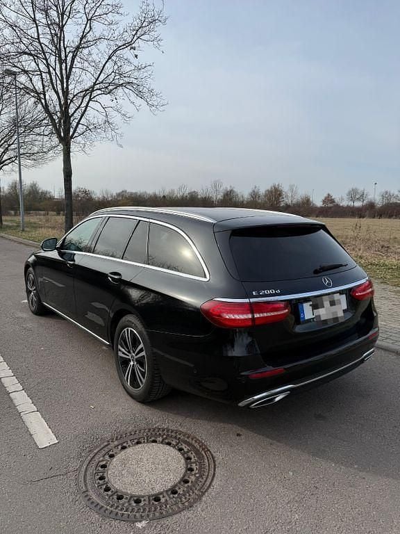Gebraucht Mercedes E200 160 PS (117 kW) 2019 Schwarz Limousine