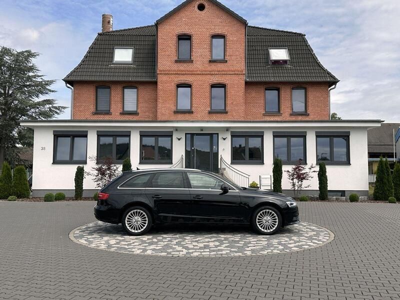 Schwarz Gebraucht 2014 Audi A4 Attraction Kombi | 9.750 € (Superpreis) - Bild 1/4