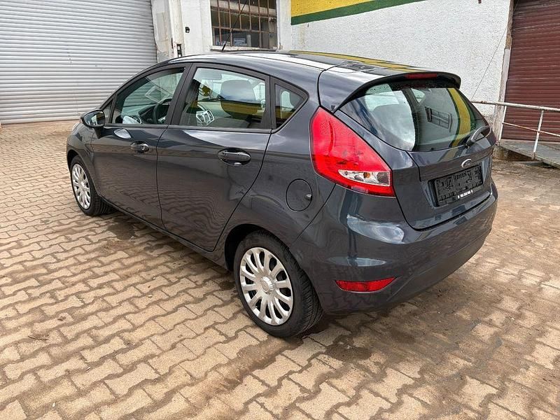 Gebraucht Ford Fiesta Trend 69 PS (50 kW) 2012 Grau Kleinwagen