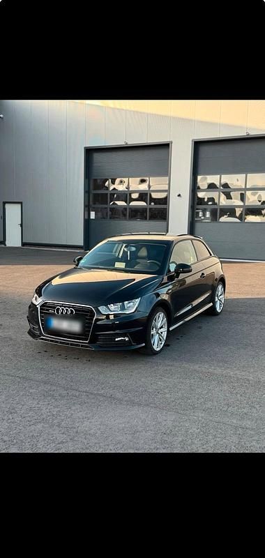 Schwarz Gebraucht 2015 Audi A1 Sportback S-Line Kleinwagen | 11.200 € (Etwas zu teuer) - Bild 1/4