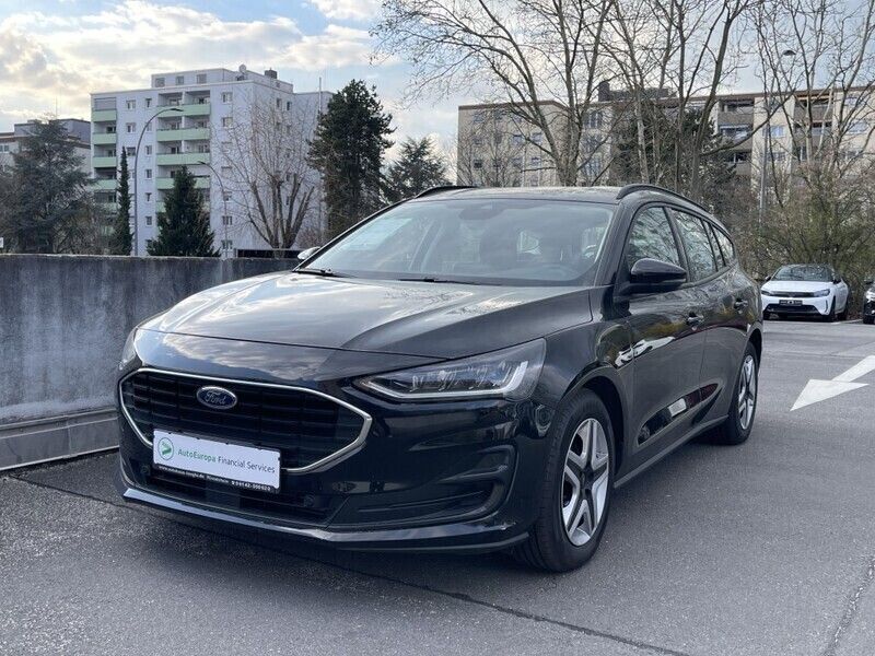 Schwarz obsidianschwarz metallic (metallic) Gebraucht 2022 Ford Focus Kombi | 17.480 € (Superpreis) - Bild 1/4