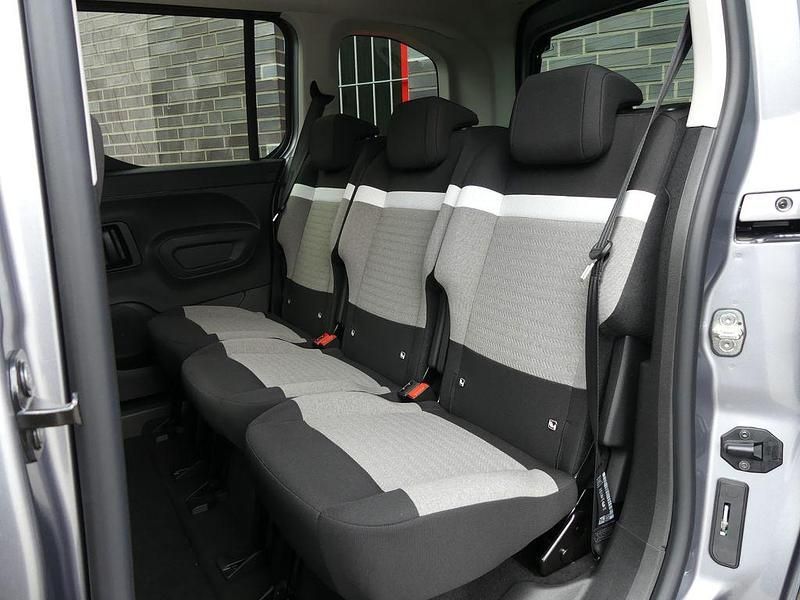 Gebraucht Citroën Berlingo 131 PS (96 kW) 2025 Grau Van / Kleinbus