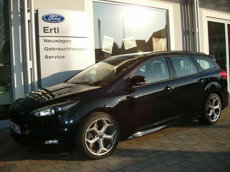 Gebraucht Ford Focus ST 250 PS (183 kW) 2015 Pantherschwarzmet. (metallic) Kombi