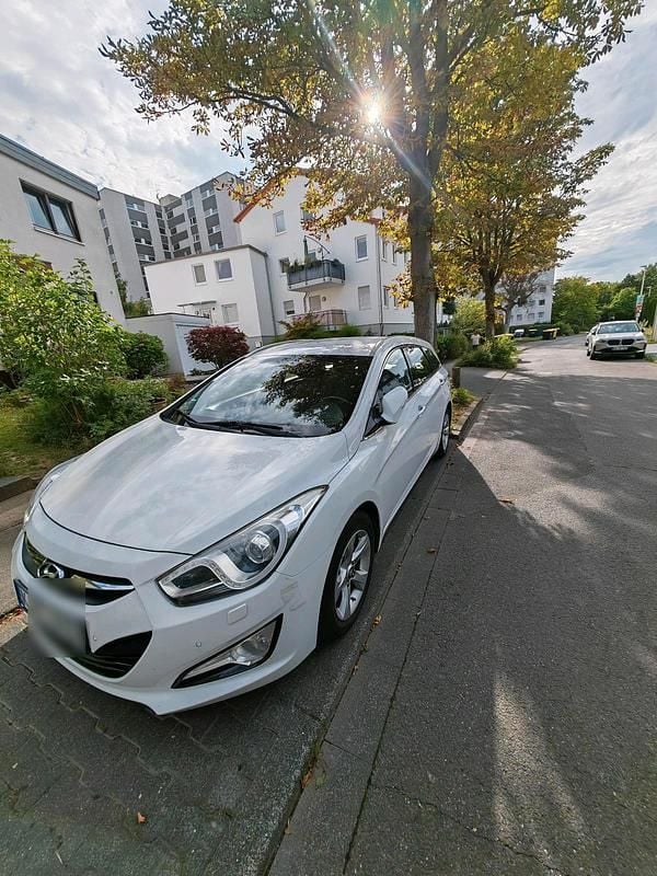Weiß Gebraucht 2014 Hyundai i40 Kombi | 6.000 € (Fairer Preis) - Bild 1/4