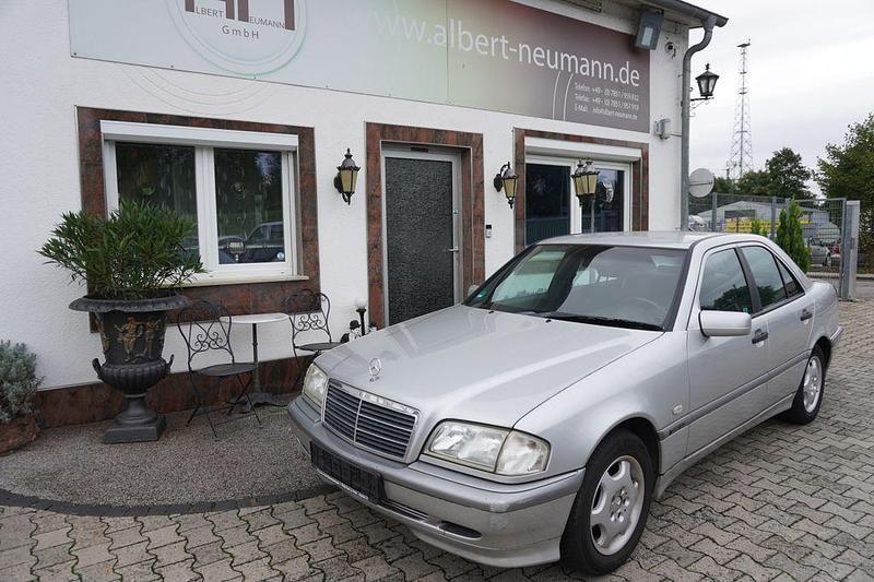 Brillantsilber metalliclack Gebraucht 1999 Mercedes C180 Classic Limousine | 4.999 € (Etwas zu teuer) - Bild 1/4