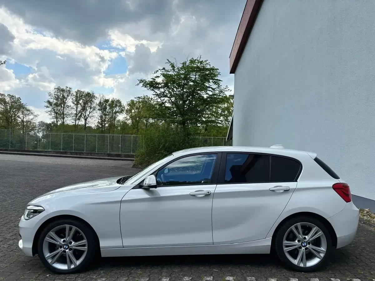 Używany BMW 120 Advantage 184 KM (135 kW) 2018 Biały Hatchback