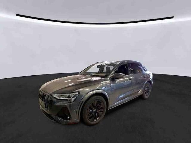 Gebraucht Audi e-tron Ambiente 369 kW (503 PS) 2023 Daytonagrau perleffekt SUV