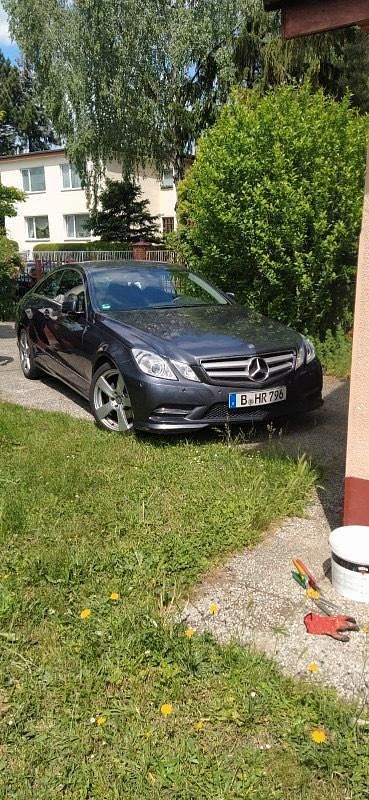 Grau Gebraucht 2014 Mercedes E220 Coupé | 17.500 € (Fairer Preis) - Bild 1/4