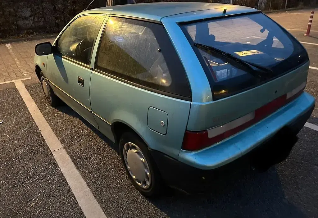 Usata Suzuki Swift 53 CV (38 kW) 1995 Blu Berlina
