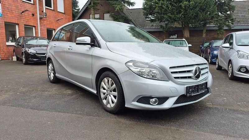Gebraucht Mercedes B180 122 PS (89 kW) 2012 Grau Van / Kleinbus