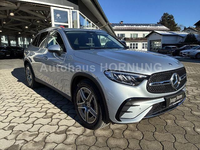 Metalliclack hightechsilber Gebraucht 2025 Mercedes GLC200 AMG SUV | 51.900 € (Guter Preis) - Bild 1/4