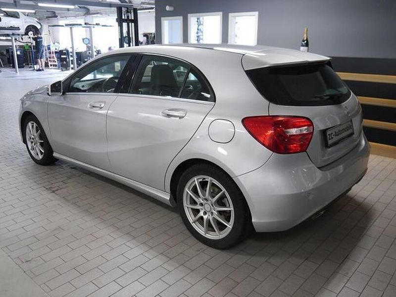 Gebraucht Mercedes A180 165 PS (121 kW) 2014 Silber Limousine
