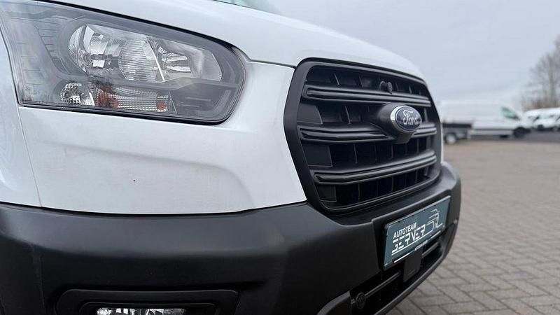 Gebraucht Ford Transit Trend 131 PS (96 kW) 2023 Weiß Limousine