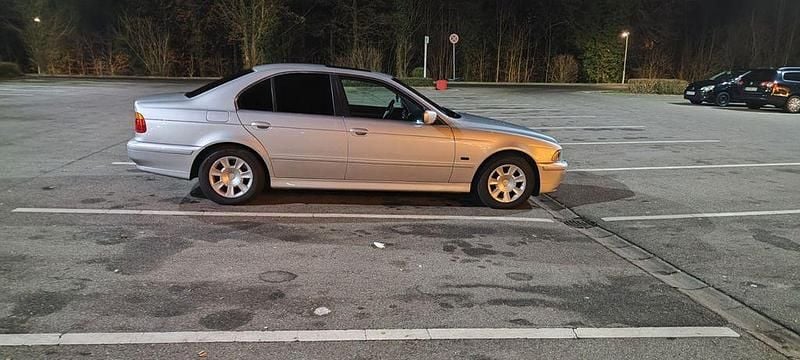 Silber Gebraucht 2003 BMW 520 Limousine | 5.000 € (Fairer Preis) - Bild 1/4