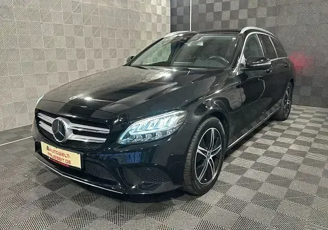 Gebraucht Mercedes C300 Avantgarde 258 PS (189 kW) 2020 Schwarz Limousine