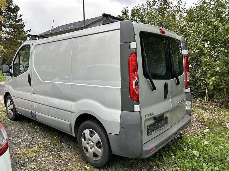 Gebraucht Opel Vivaro 115 PS (84 kW) 2013 Silber Van / Kleinbus