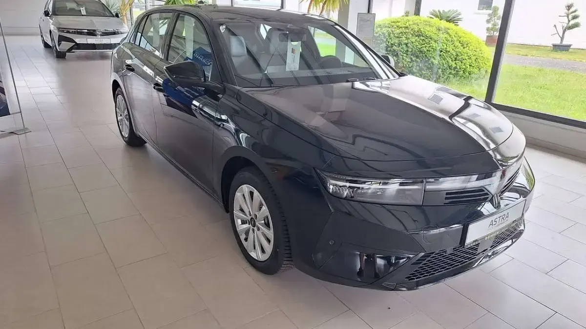 Neu Opel Astra Edition 136 PS (100 kW) 2026 Karbon schwarz Limousine