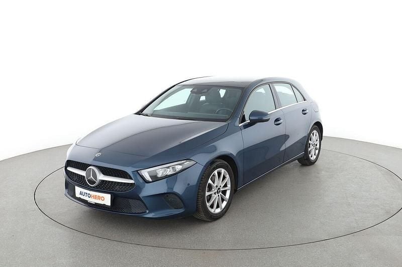 Blau Gebraucht 2019 Mercedes A200 Limousine | 22.210 € (Fairer Preis) - Bild 1/3