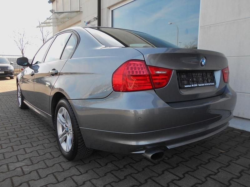 Gebraucht BMW 318 143 PS (105 kW) 2008 Grau Limousine