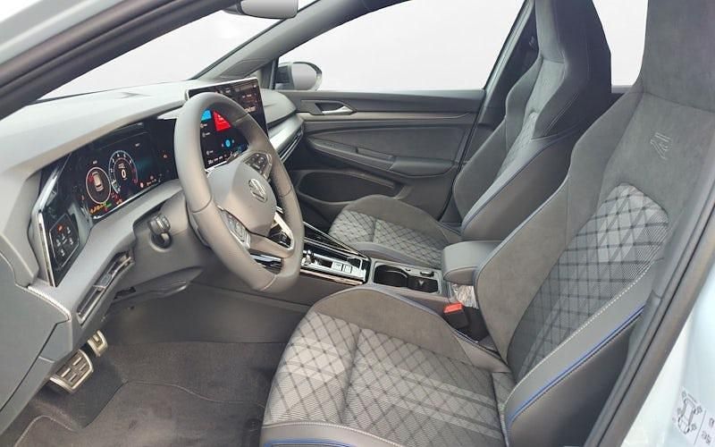 Neu VW Golf VIII R-line 150 PS (110 kW) 2025 Blau Limousine