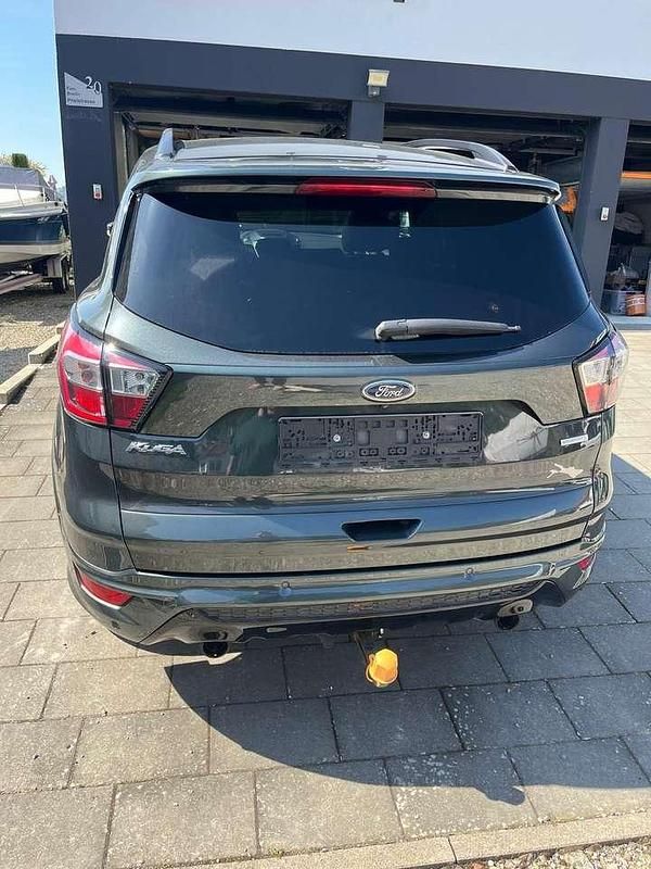 Gebraucht Ford Kuga ST-Line 182 PS (133 kW) 2017 Grün SUV