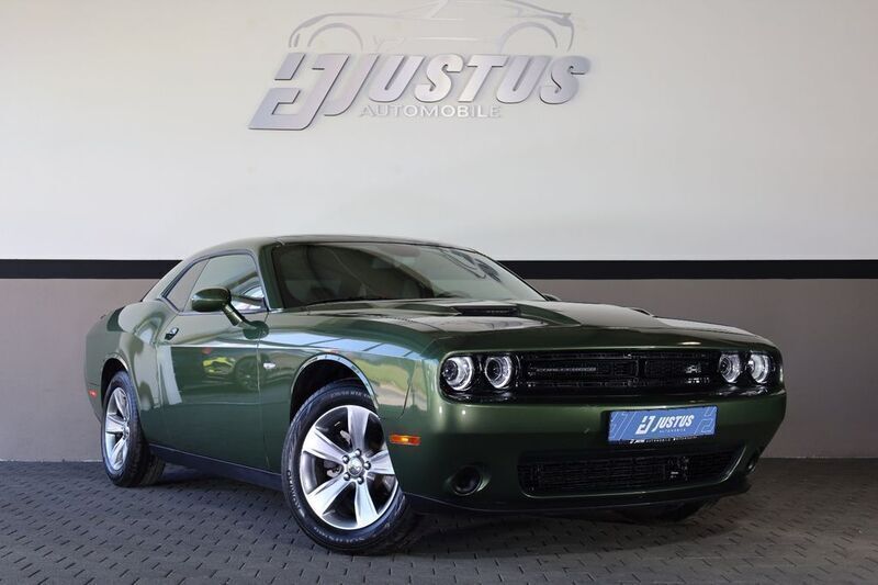 Grün Gebraucht 2021 Dodge Challenger SXT Coupé | 24.900 € - Bild 1/4