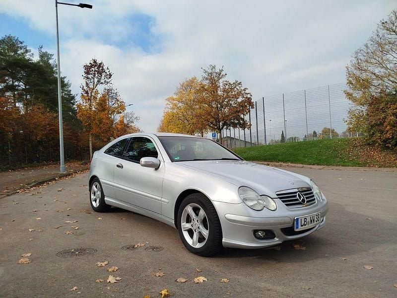 Silber Gebraucht 2004 Mercedes C180 Coupé | 2.000 € (Guter Preis) - Bild 1/4
