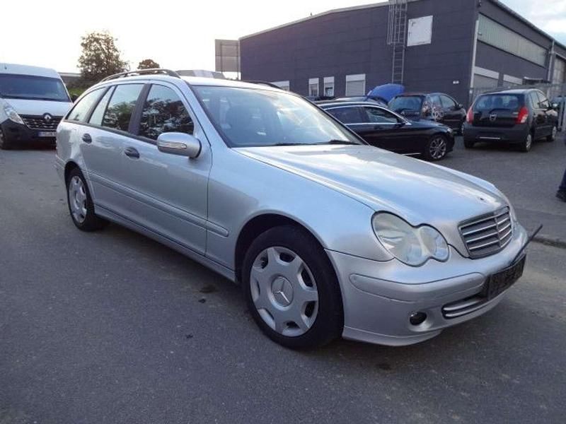 Gebraucht Mercedes C220 Classic 150 PS (110 kW) 2006 Silber Kombi