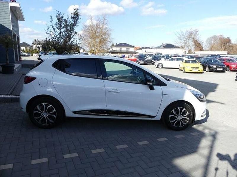 Gebraucht Renault Clio IV LIMITED 73 PS (53 kW) 2018 Weiß Kleinwagen