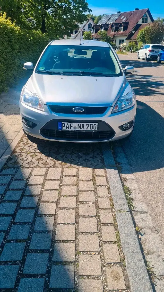 Gebraucht Ford Focus 90 PS (66 kW) 2010 Silber Kombi