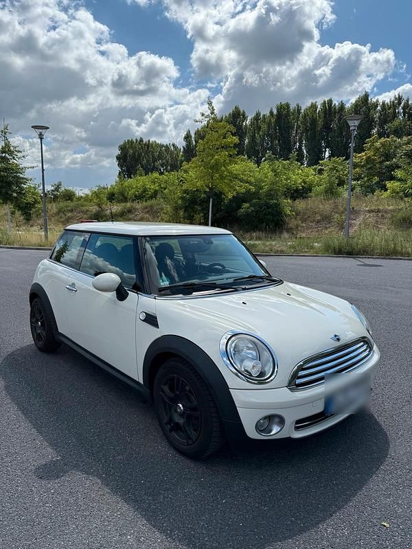 Weiß Gebraucht 2009 Mini Cooper Kleinwagen | 3.279 € - Bild 1/4