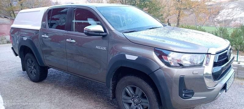 Grün Gebraucht 2024 Toyota HiLux Lounge Abholung | 39.399 € (Superpreis) - Bild 1/4