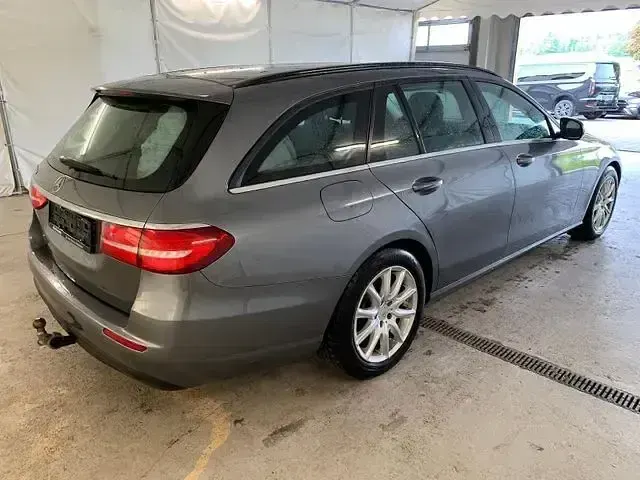 Gebraucht Mercedes E220 194 PS (142 kW) 2019 Grau Kombi